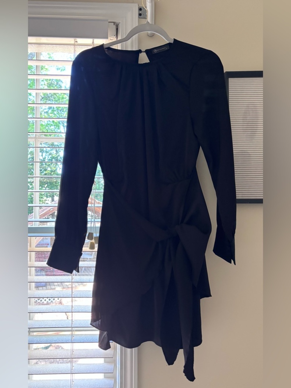 Black satin mini - Picture 2 of 3